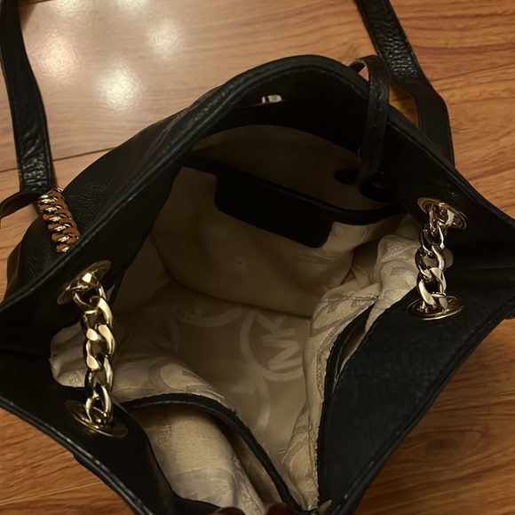 Michael Kors cross-body bag in black - Picture 7 of 8